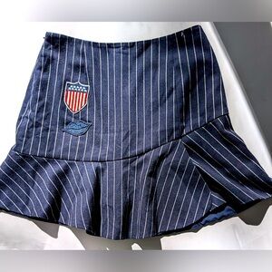 Beth Womens Skort size 4 Navy with White Stripes  Navy undershorts